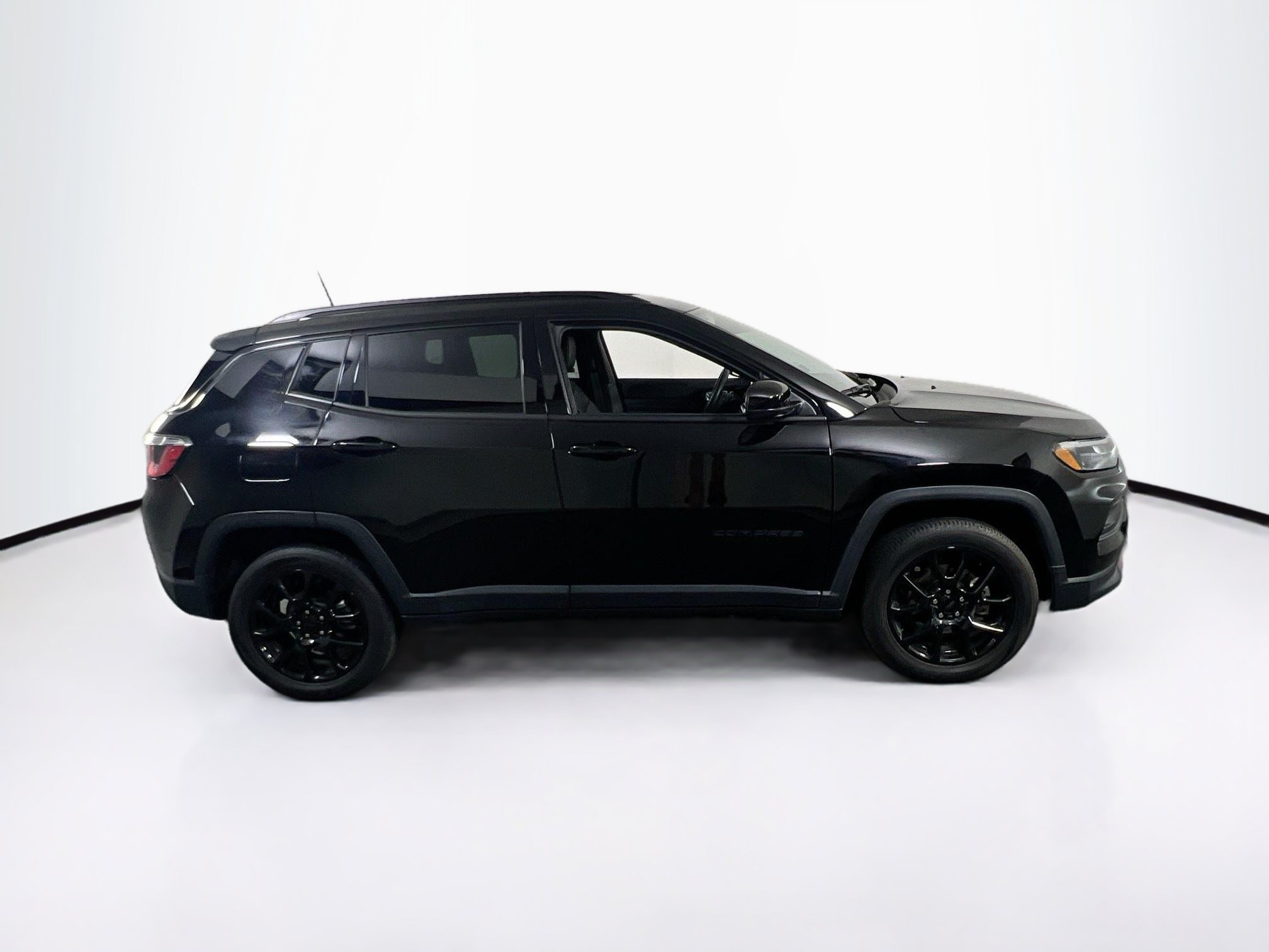 Used 2022 Jeep Compass Latitude w/ Convenience Group AWD/4WD image 4
