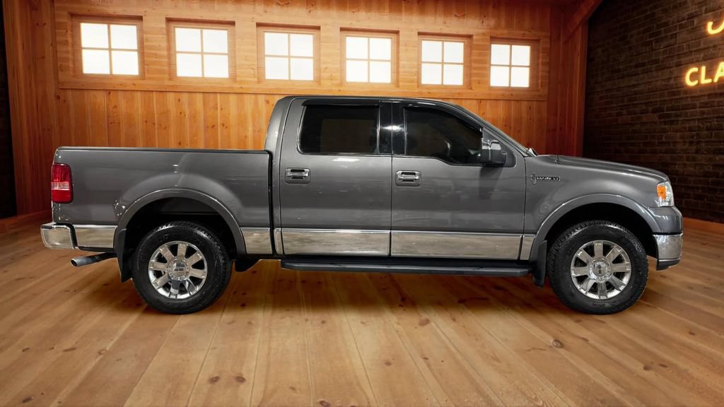Used 2006 Lincoln Mark LT 4x4 image 2