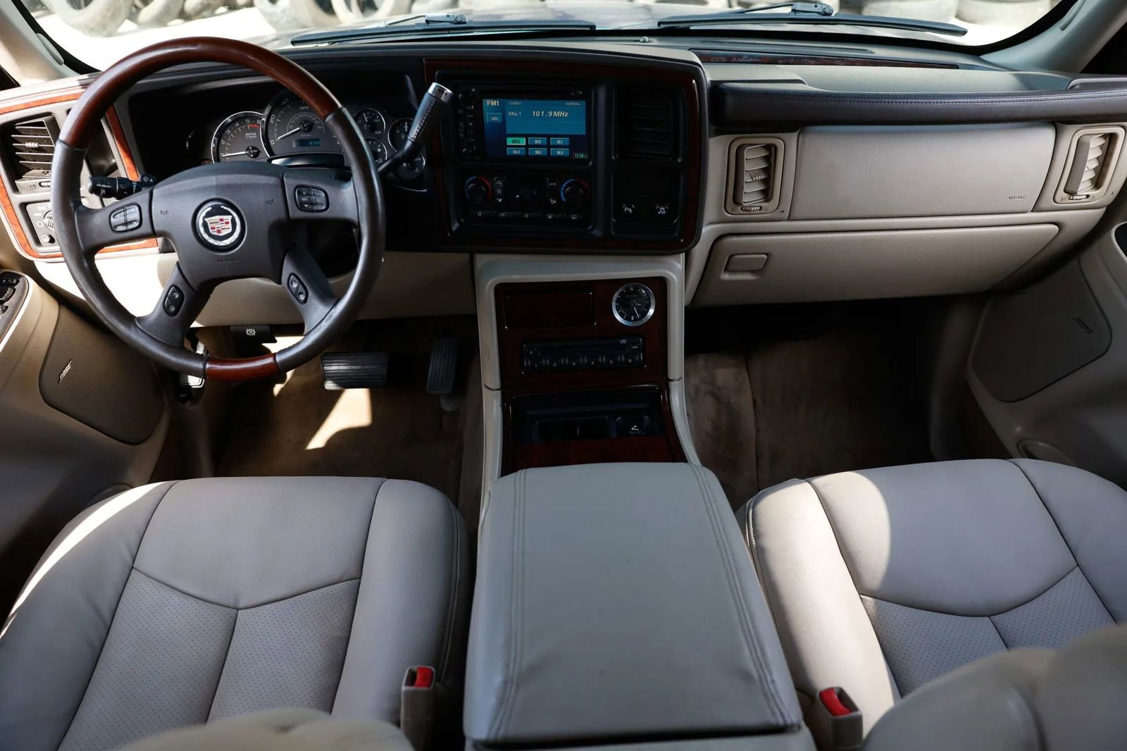 Used 2005 Cadillac Escalade EXT image 21