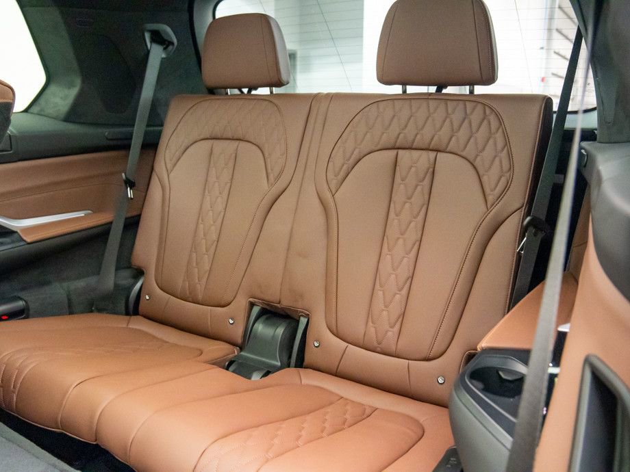 Certified 2025 BMW X7 M60i w/ Executive Package AWD/4WD image 18