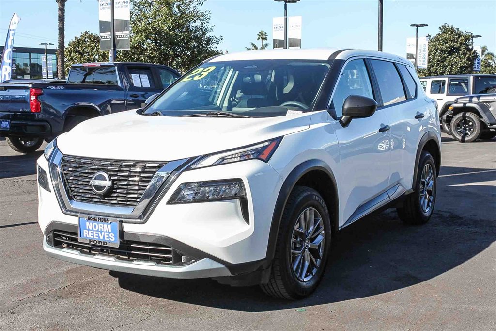 Used 2023 Nissan Rogue S image 3