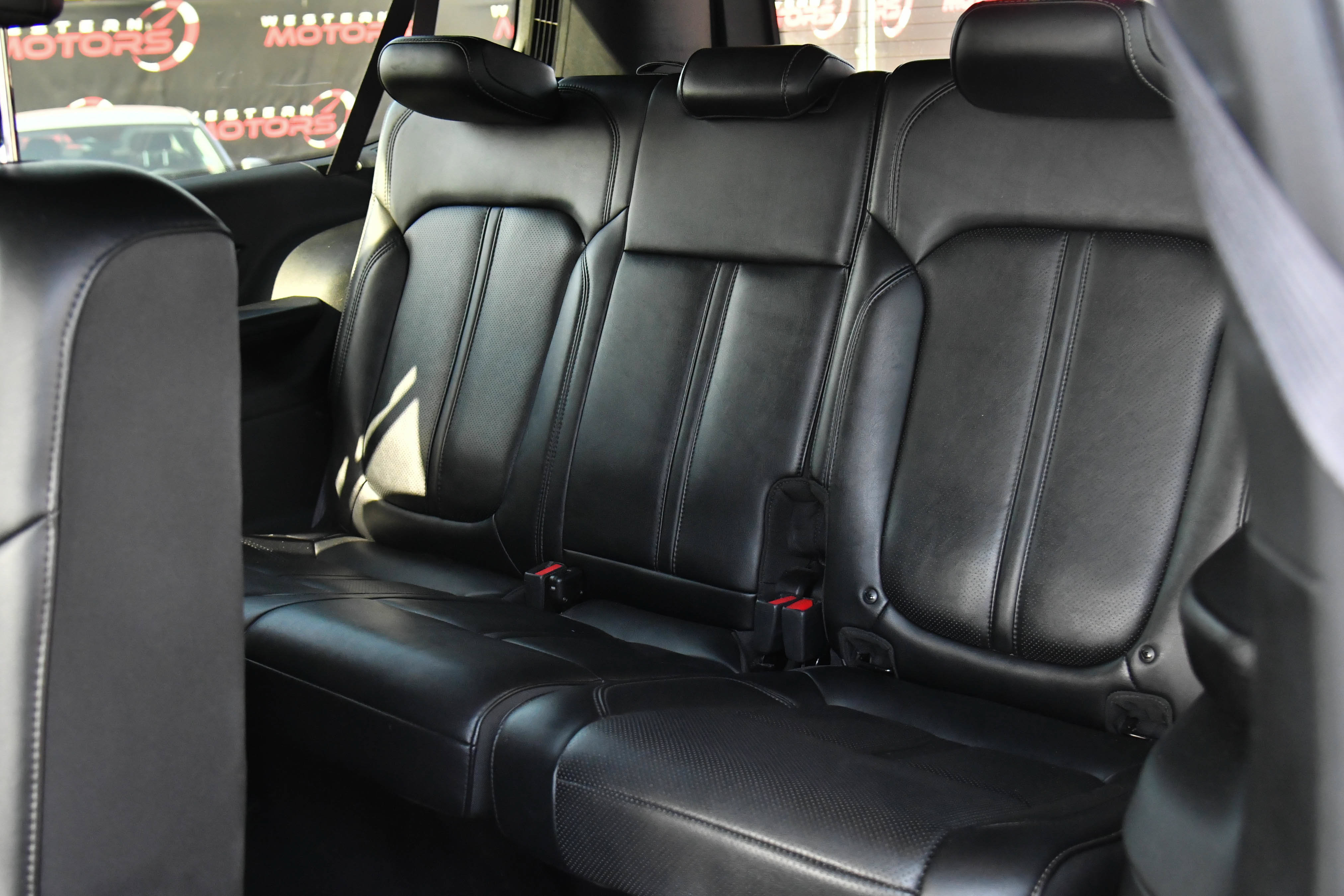 Used 2024 Jeep Wagoneer L Series II RWD image 43