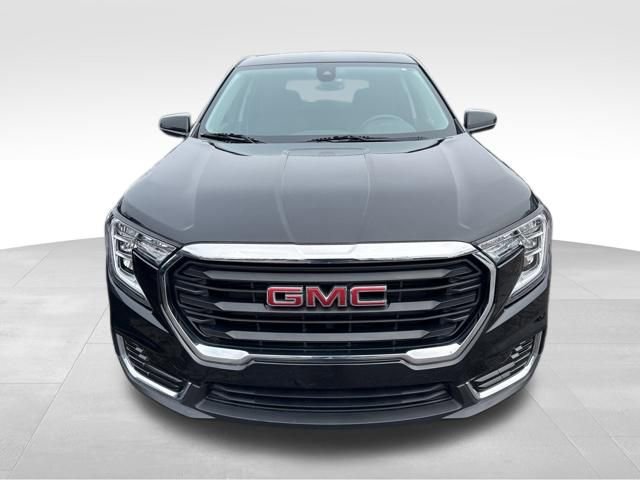 Used 2023 GMC Terrain SLE image 2