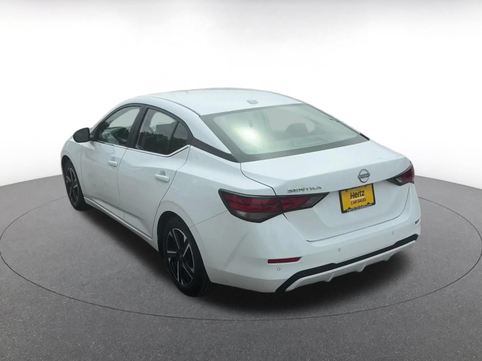Used 2025 Nissan Sentra SV FWD image 11
