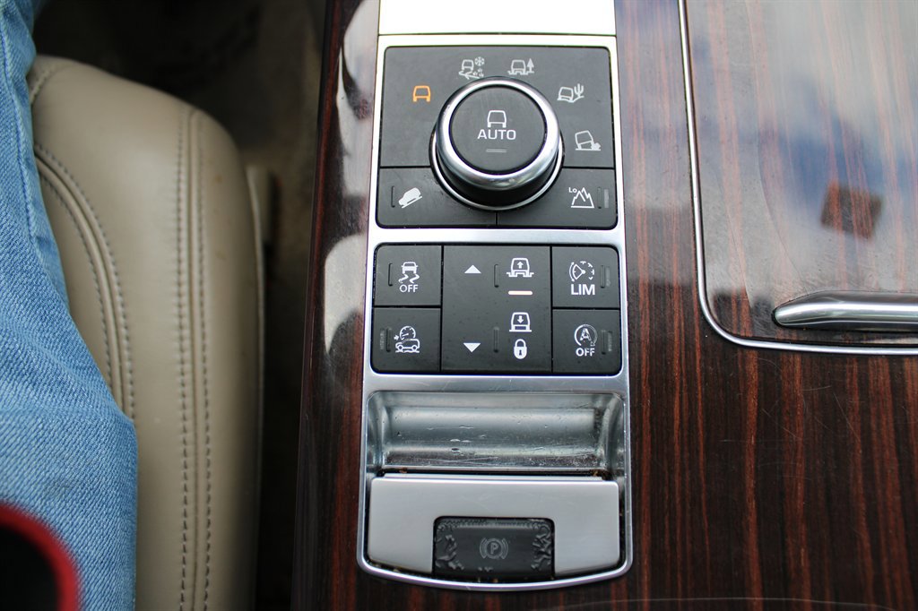 Used 2017 Land Rover Range Rover HSE image 28