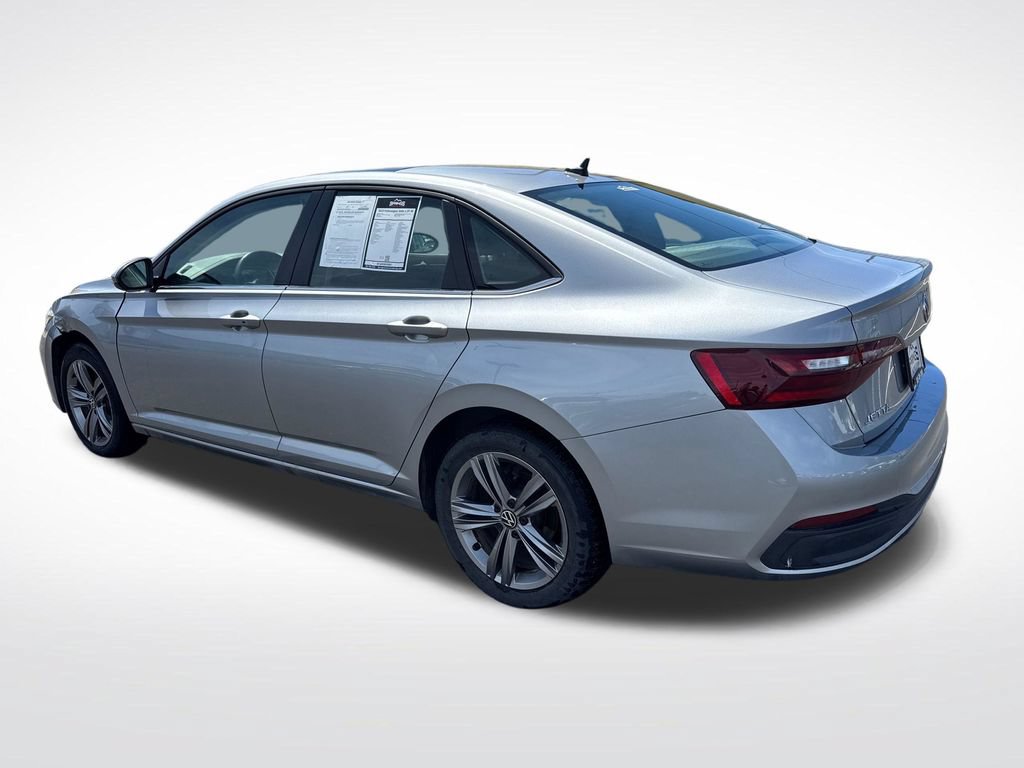 Used 2023 Volkswagen Jetta SE FWD image 3