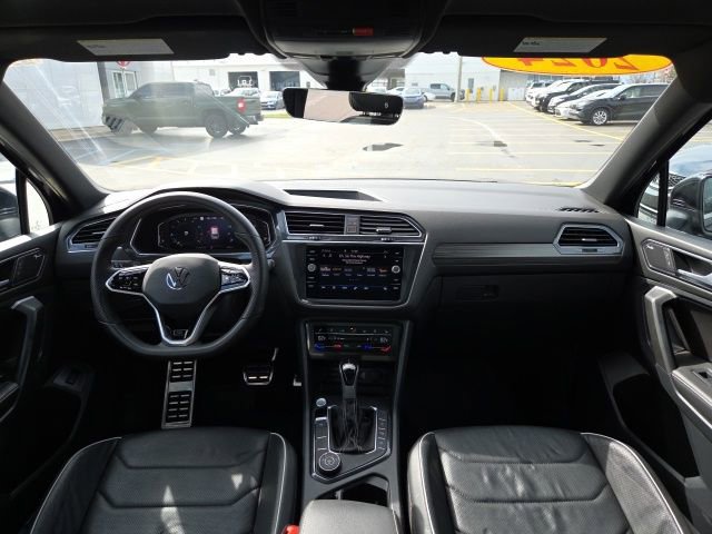 Certified 2024 Volkswagen Tiguan SEL R-Line image 24