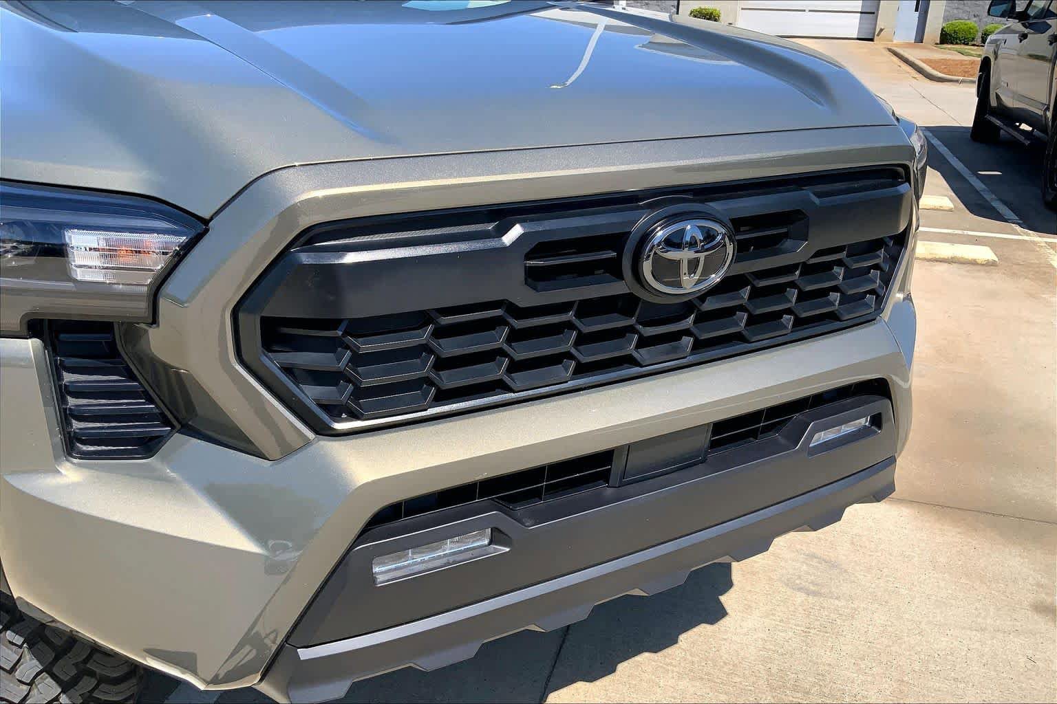 Used 2026 Toyota Tacoma TRD Off-Road AWD/4WD image 31