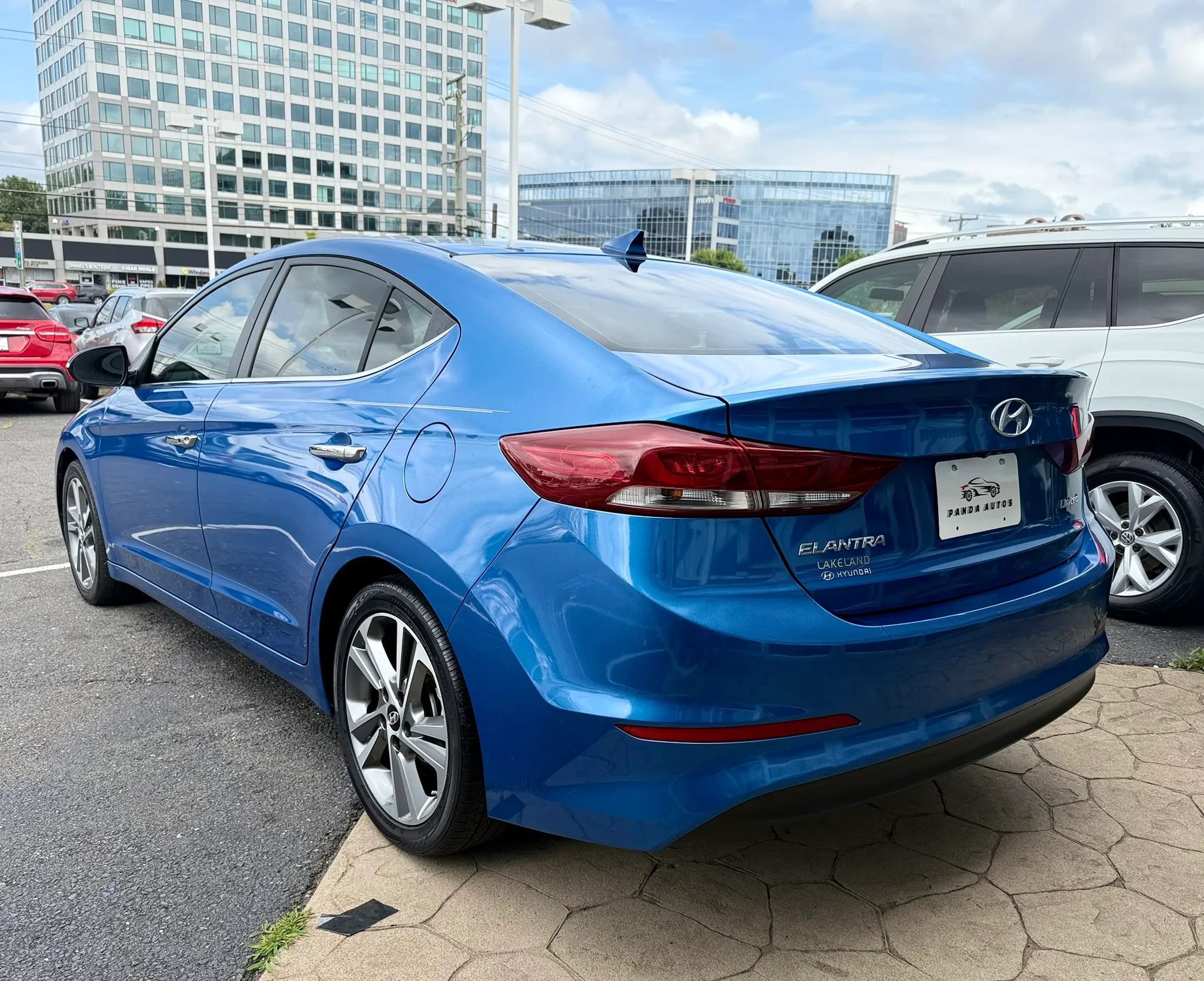 Used 2017 Hyundai Elantra Limited w/ Limited Ultimate Package 05 FWD image 5