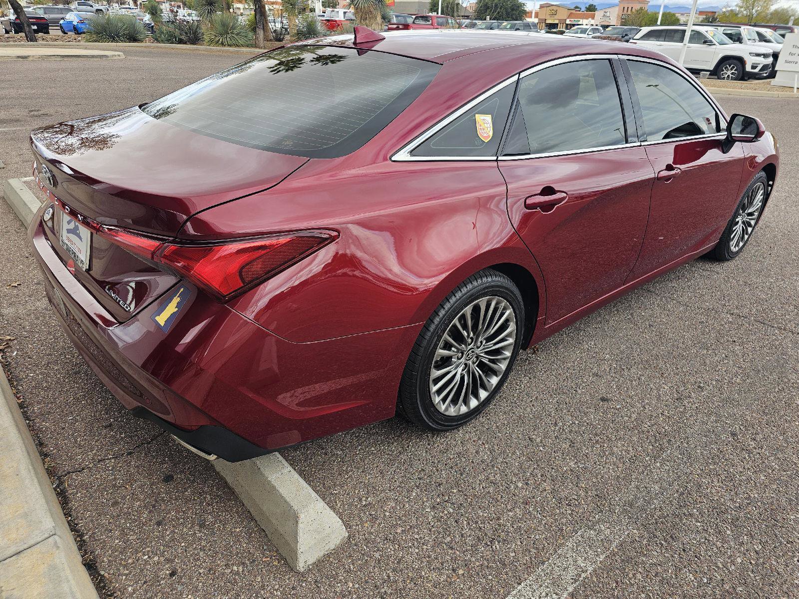 Used 2022 Toyota Avalon Limited image 5