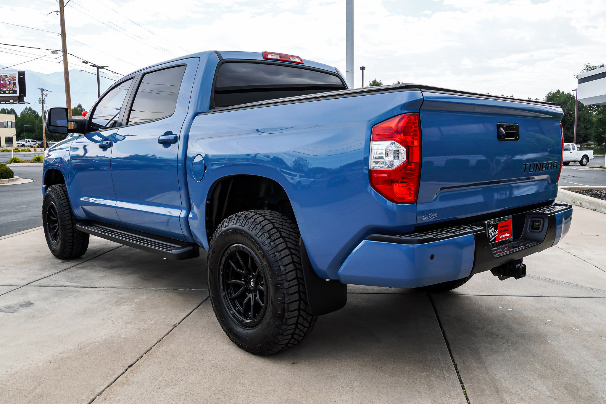 Used 2019 Toyota Tundra Limited w/ Limited Premium Package AWD/4WD image 6