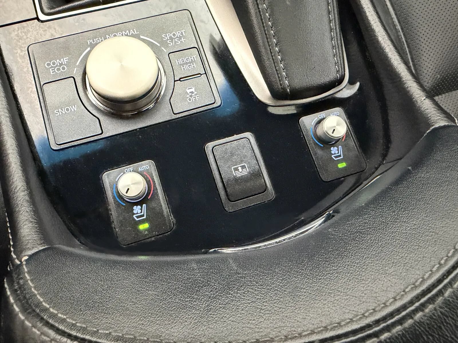 Used 2013 Lexus LS 460 AWD w/ F-Sport Pkg image 28