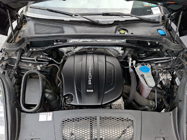 Used 2018 Porsche Macan Sport Edition AWD/4WD image 31