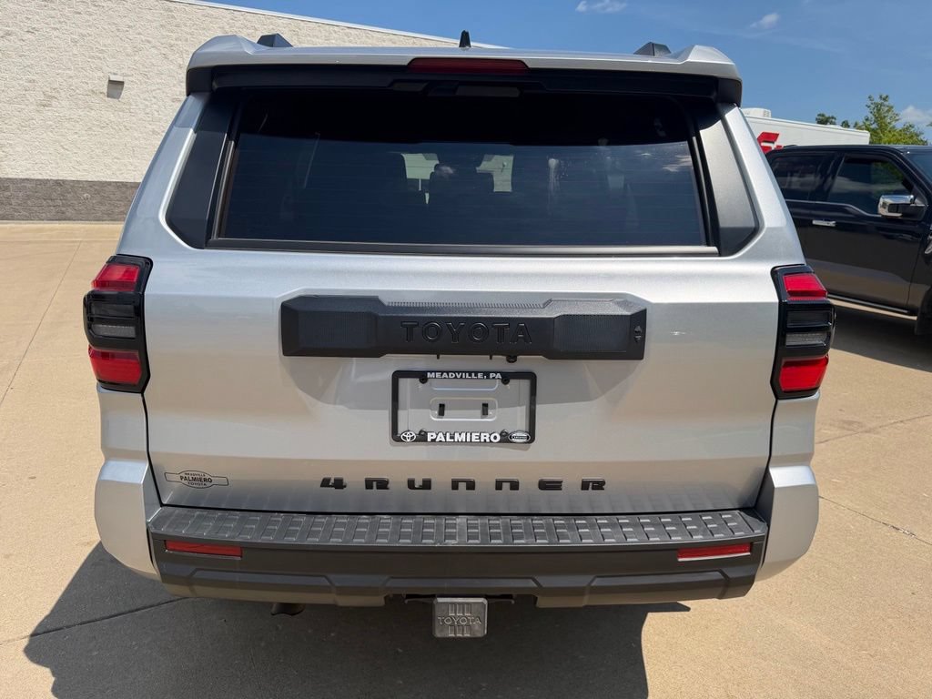 Certified 2025 Toyota 4Runner SR5 AWD/4WD image 4