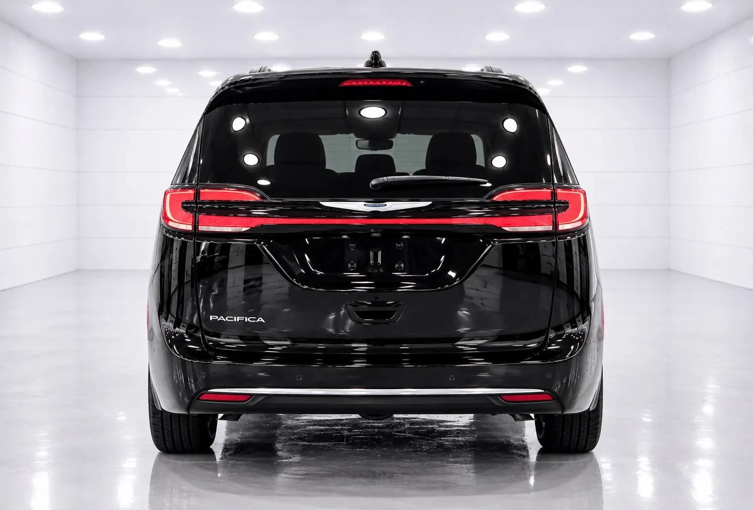 Used 2023 Chrysler Pacifica Touring-L FWD image 4