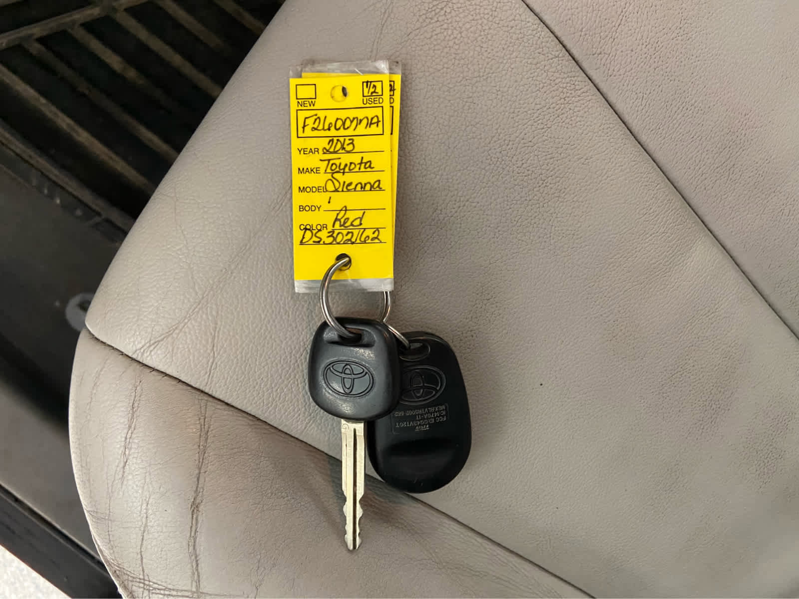 Used 2013 Toyota Sienna XLE FWD image 30