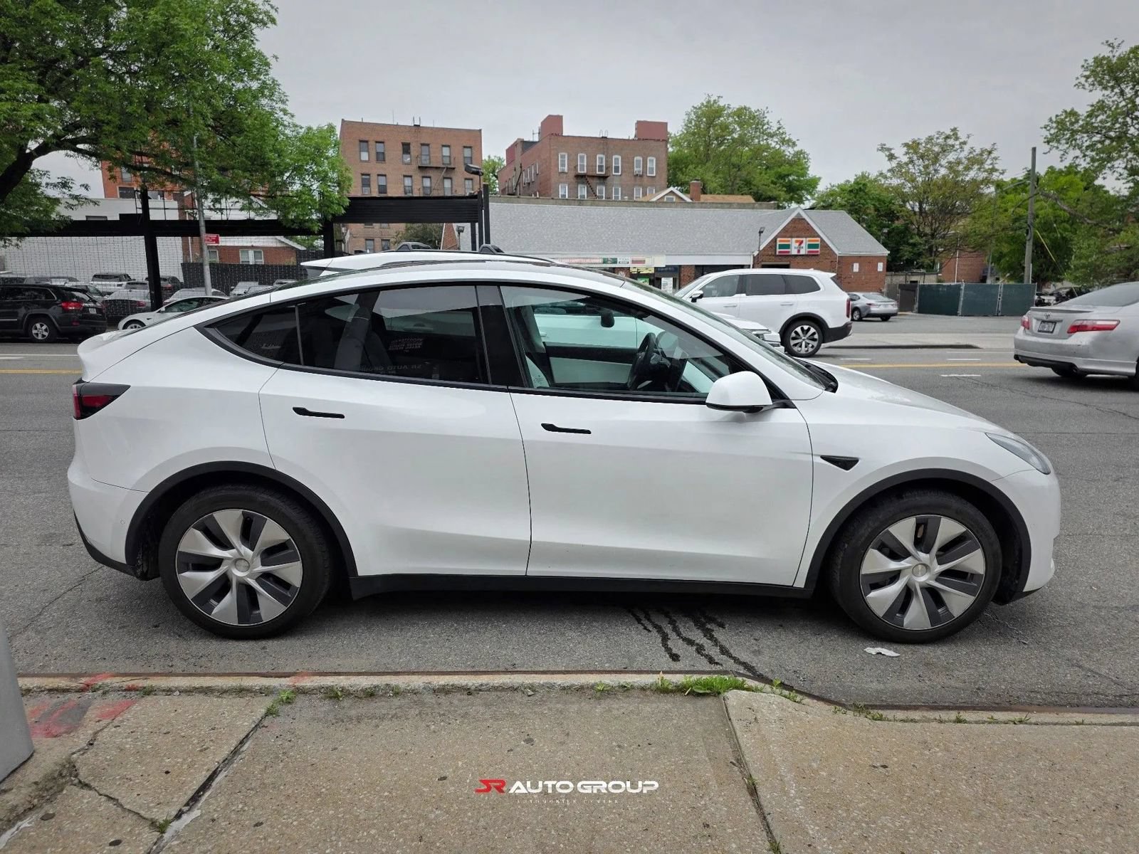 Used 2021 Tesla Model Y Long Range AWD/4WD image 4