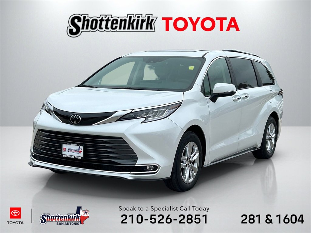 Used 2026 Toyota Sienna Limited image 1