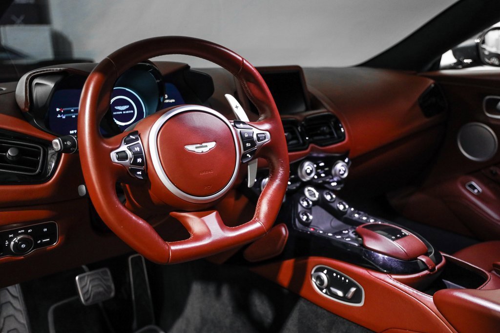 Used 2020 Aston Martin V8 Vantage Coupe image 34