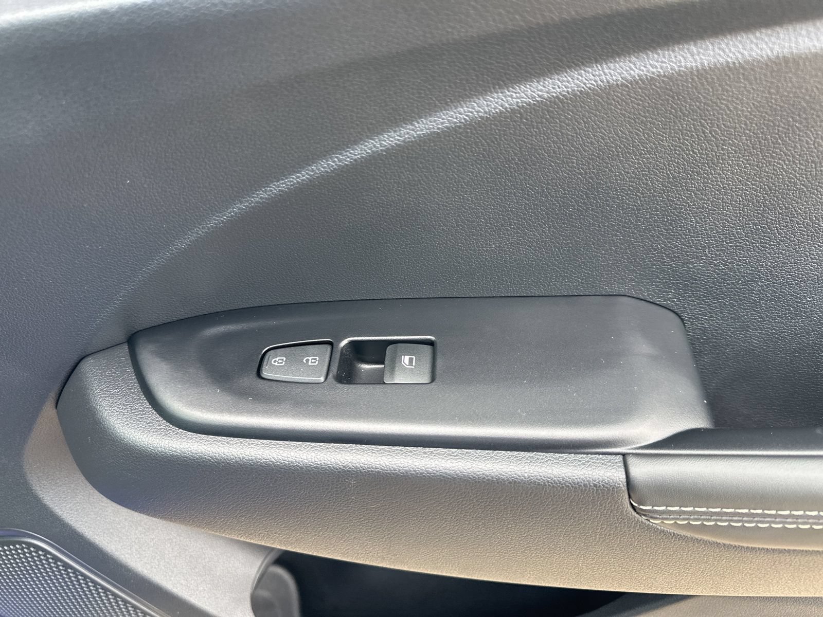 Used 2023 Hyundai Venue Limited FWD image 32