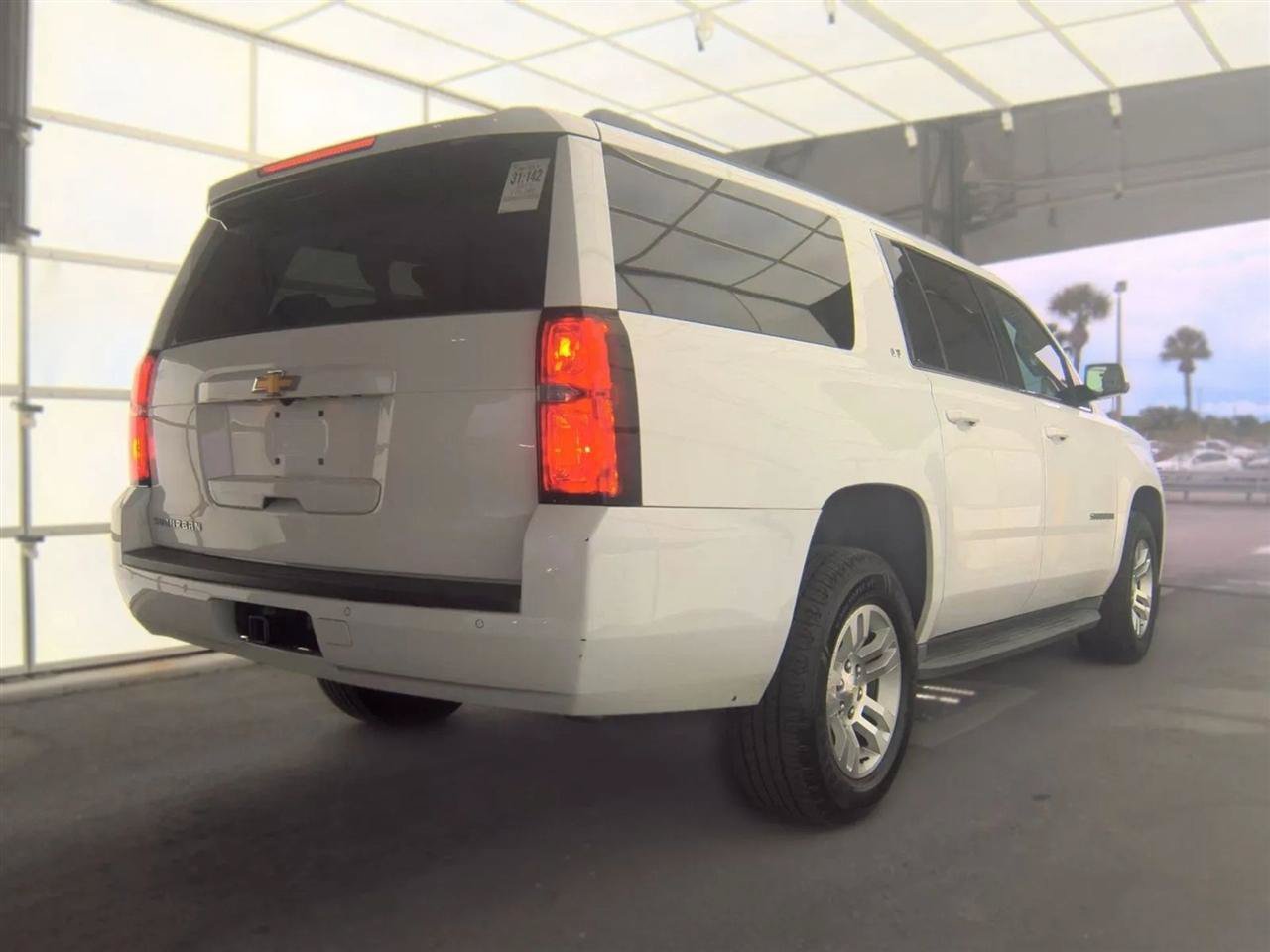 Used 2015 Chevrolet Suburban LT RWD image 5