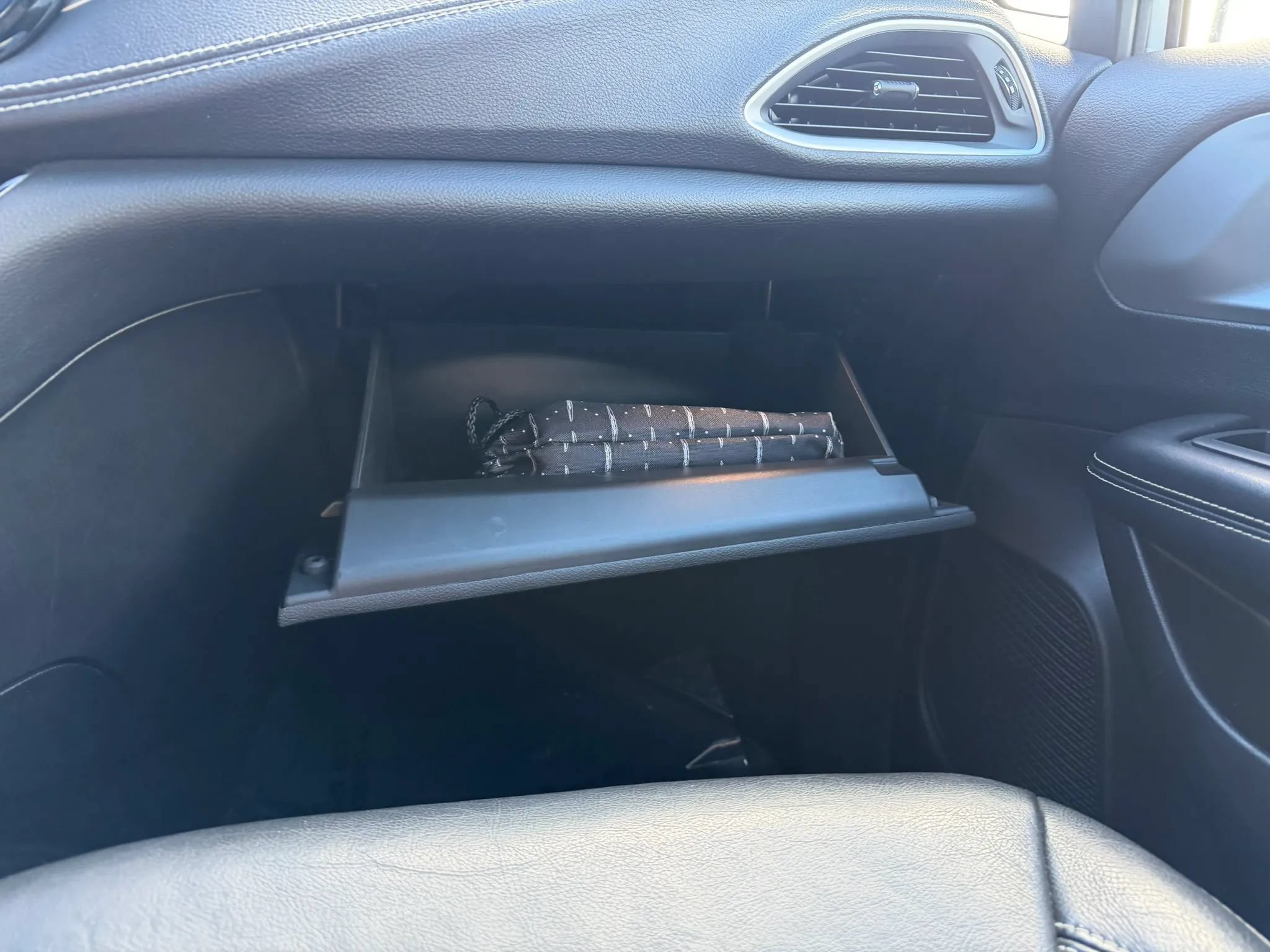Used 2022 Chrysler Pacifica Touring-L w/ Uconnect Theater Family Group AWD/4WD image 30