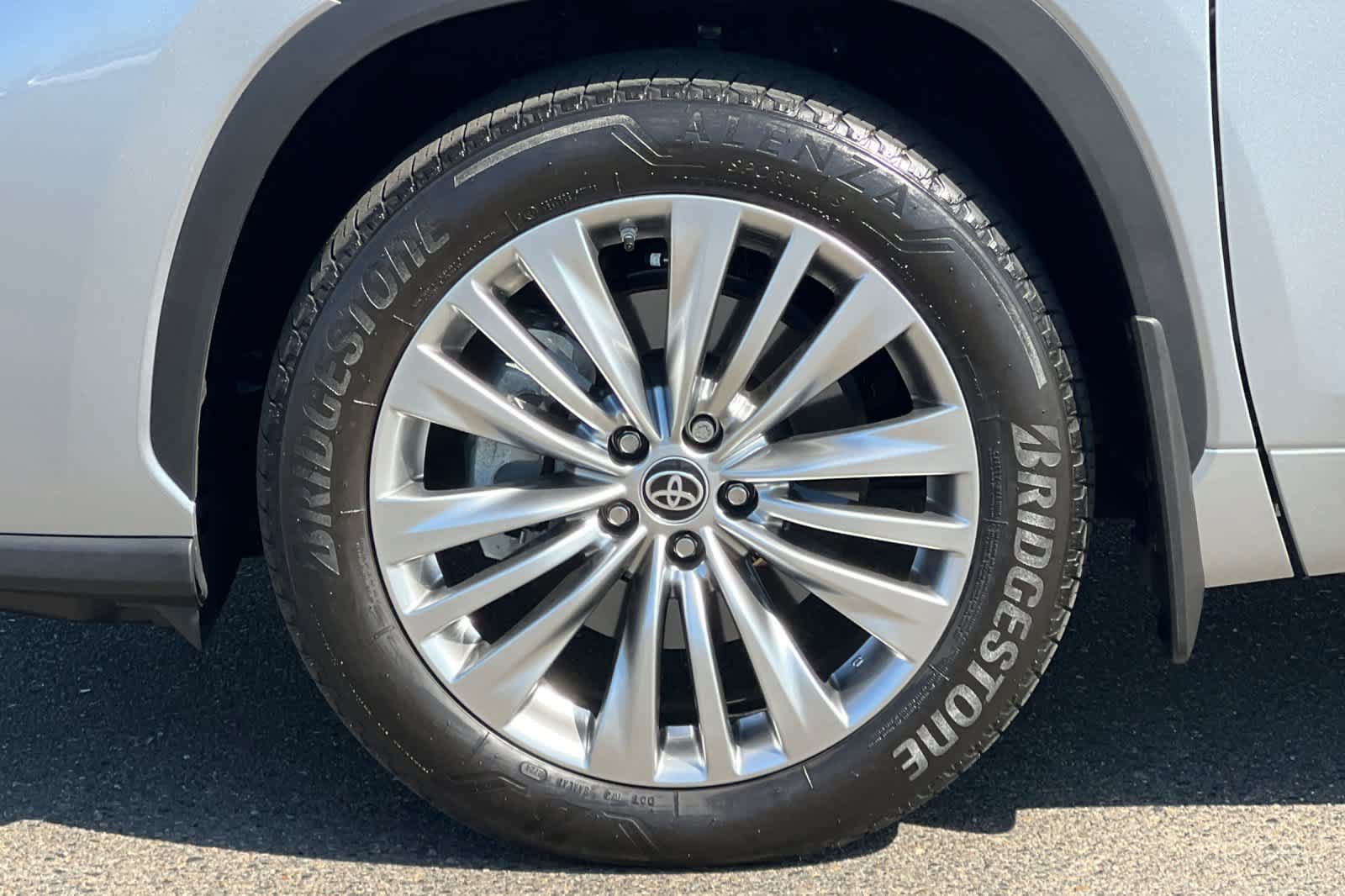 Used 2025 Toyota Highlander Platinum AWD/4WD image 33
