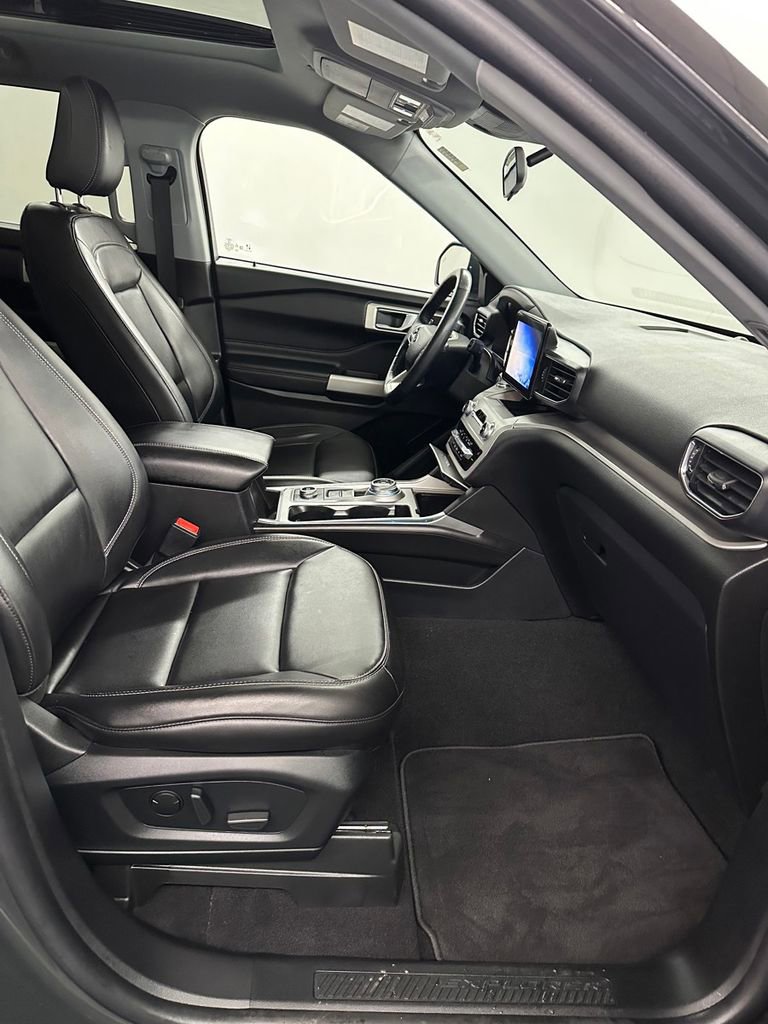 Used 2022 Ford Explorer XLT w/ Equipment Group 202A image 42