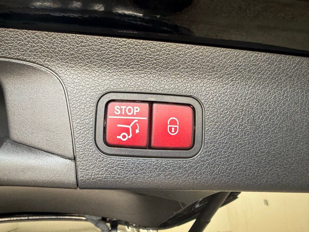 Used 2023 Mercedes-Benz GLS 450 4MATIC image 12