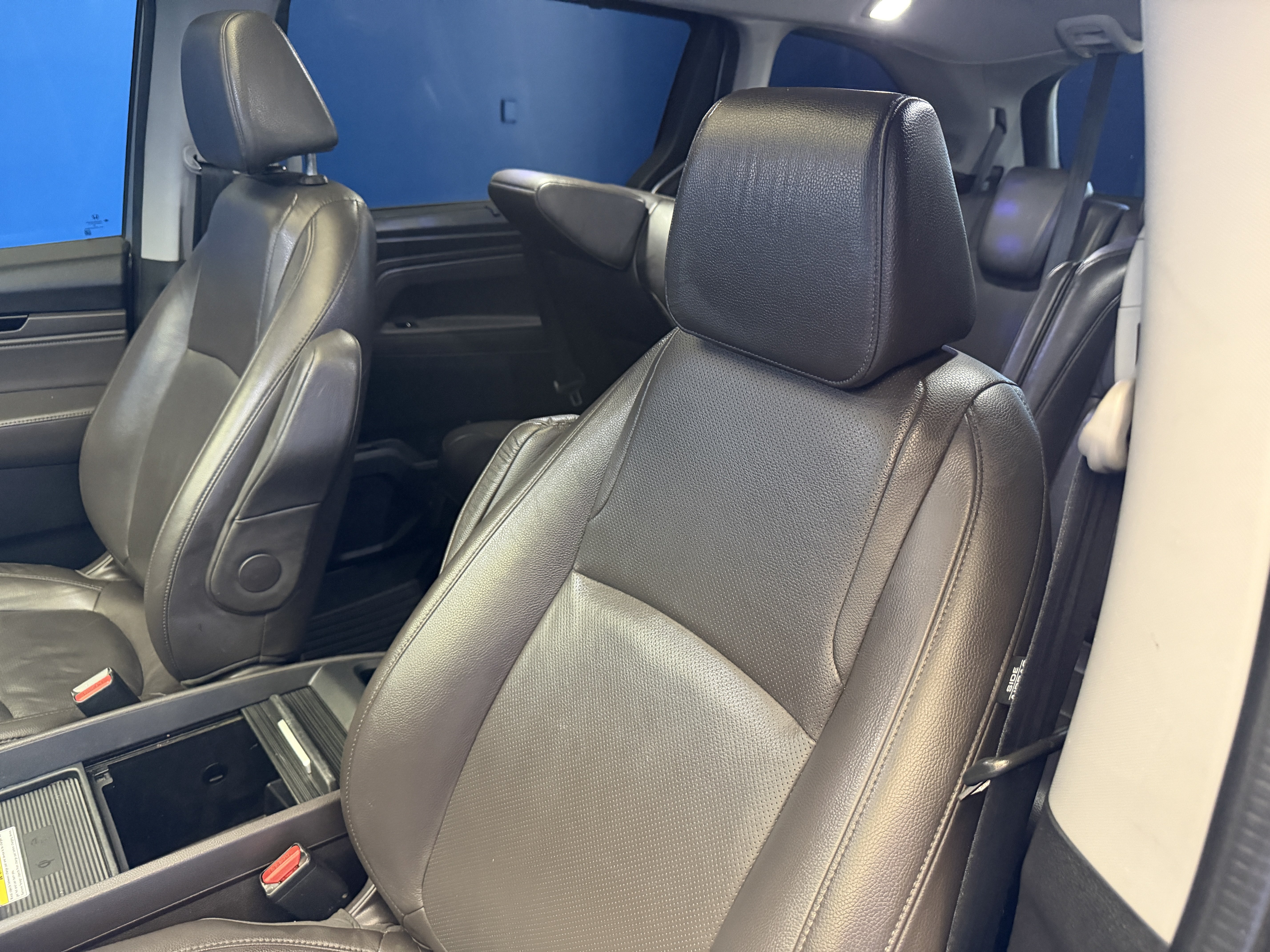 Used 2018 Honda Odyssey Elite image 12