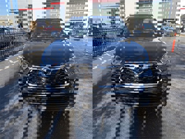 New 2026 Toyota Highlander XLE image 3