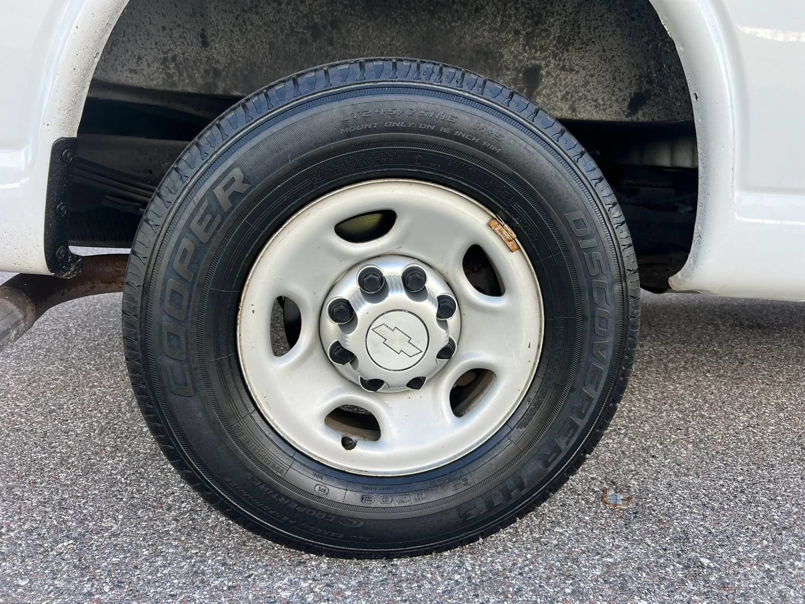 Used 2014 Chevrolet Express 2500 Extended RWD image 19