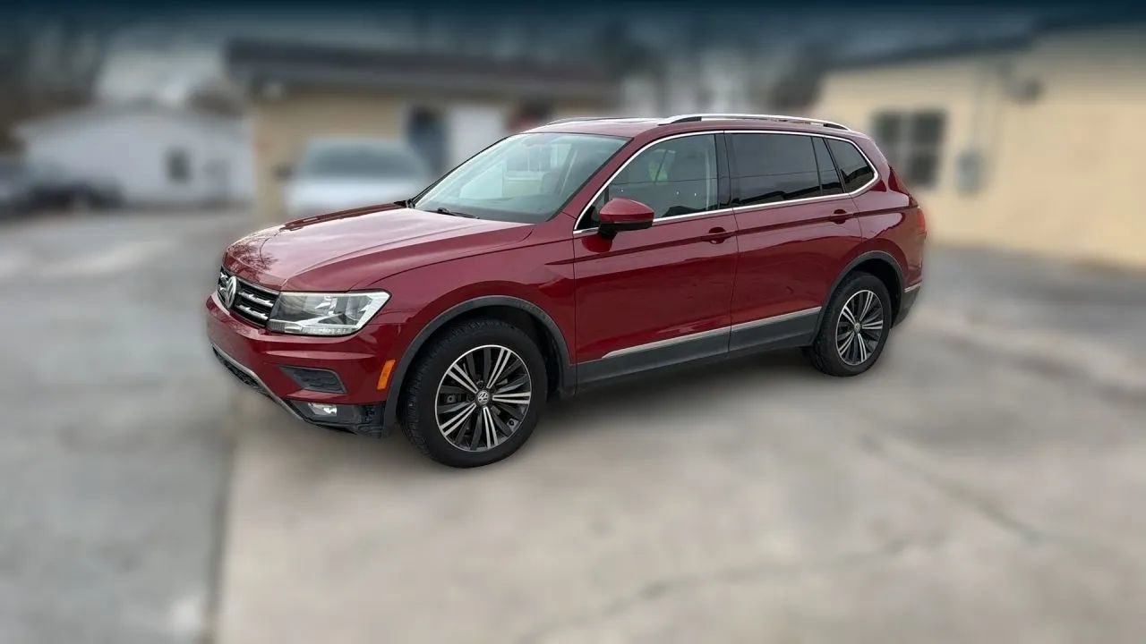 Used 2018 Volkswagen Tiguan SEL FWD image 2
