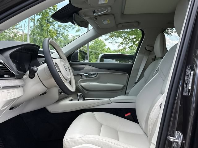 Certified 2025 Volvo XC90 T8 Plus w/ Protection Package AWD/4WD image 10