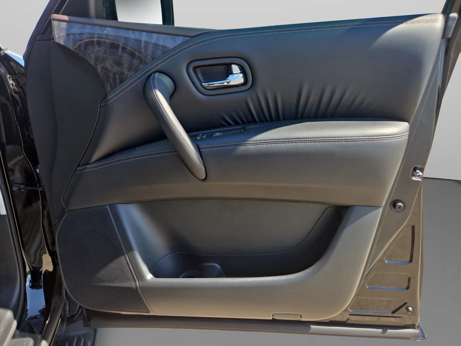 Used 2023 Nissan Armada Platinum RWD image 36