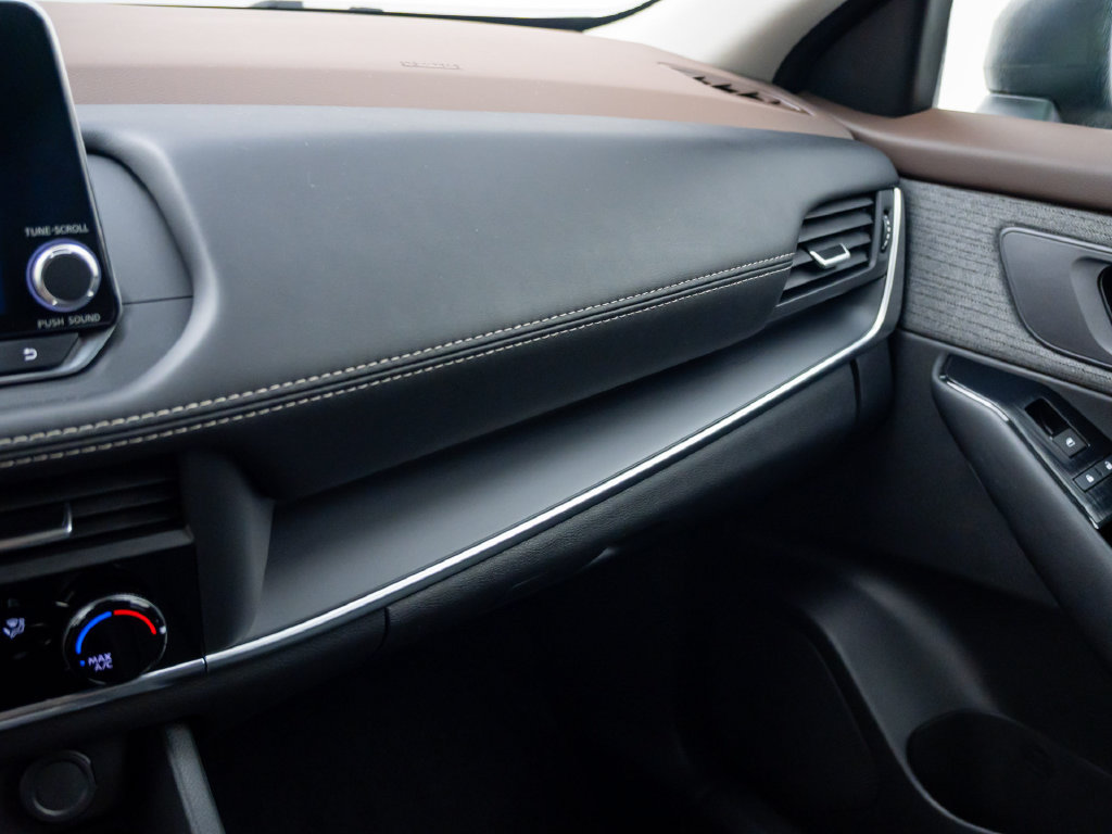 Used 2023 Nissan Rogue S AWD/4WD image 31
