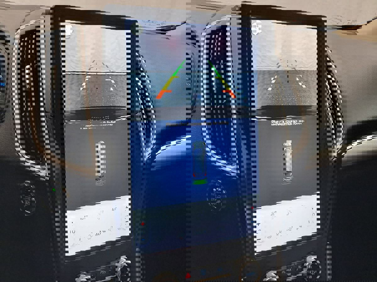 Used 2022 Ford Edge SEL image 17