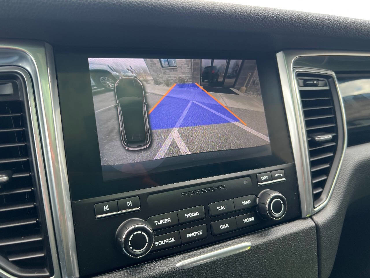 Used 2018 Porsche Macan image 11