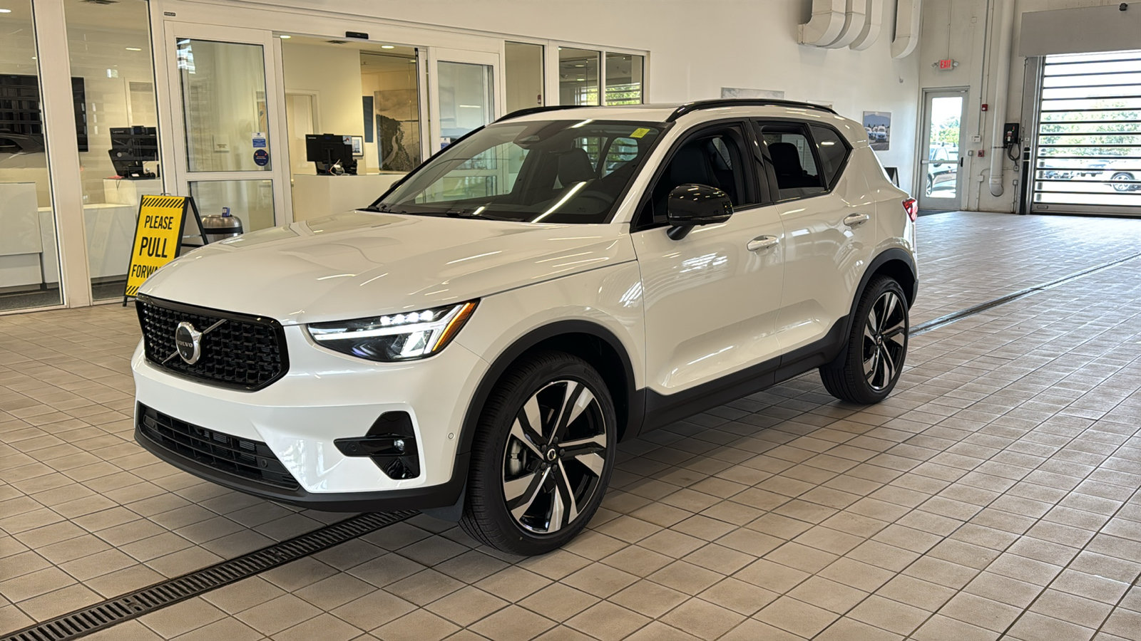 New 2026 Volvo XC40 B5 Plus w/ Protection Package Premier AWD/4WD image 9