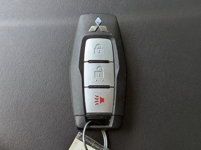 Used 2024 Mitsubishi Outlander ES FWD image 31