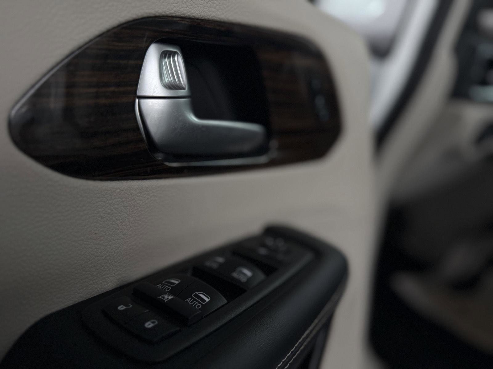 Used 2024 Chrysler Pacifica Limited image 15