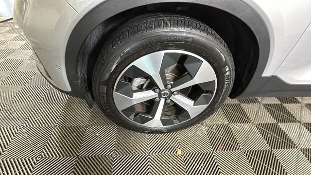 Used 2023 Volvo XC40 B4 Ultimate FWD image 9