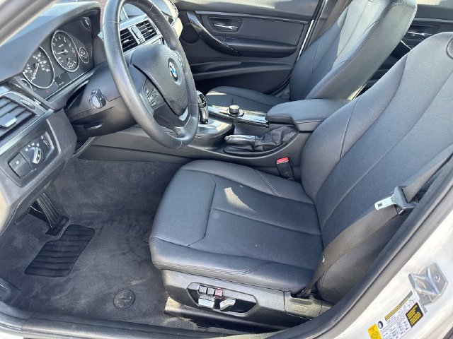 Used 2018 BMW 320i Sedan w/ Convenience Package RWD image 9