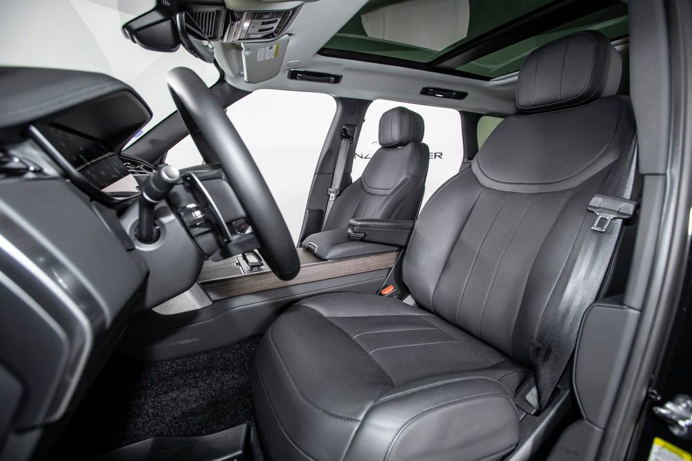 Used 2025 Land Rover Range Rover SE image 15