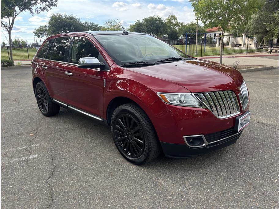 Used 2013 Lincoln MKX FWD image 4