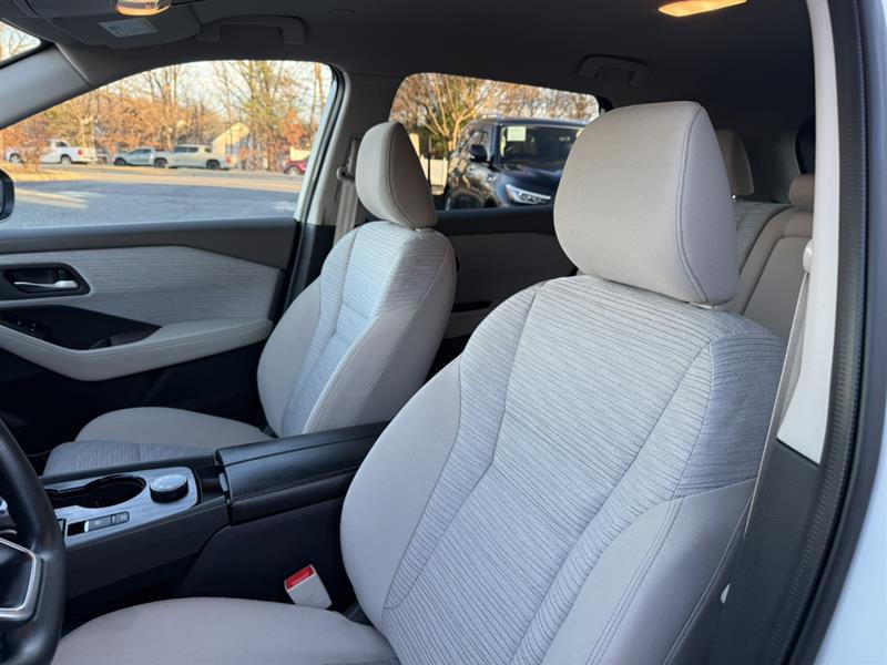 Used 2023 Nissan Rogue SV image 27