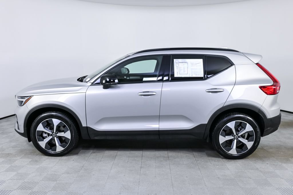 Certified 2025 Volvo XC40 B5 Plus image 2