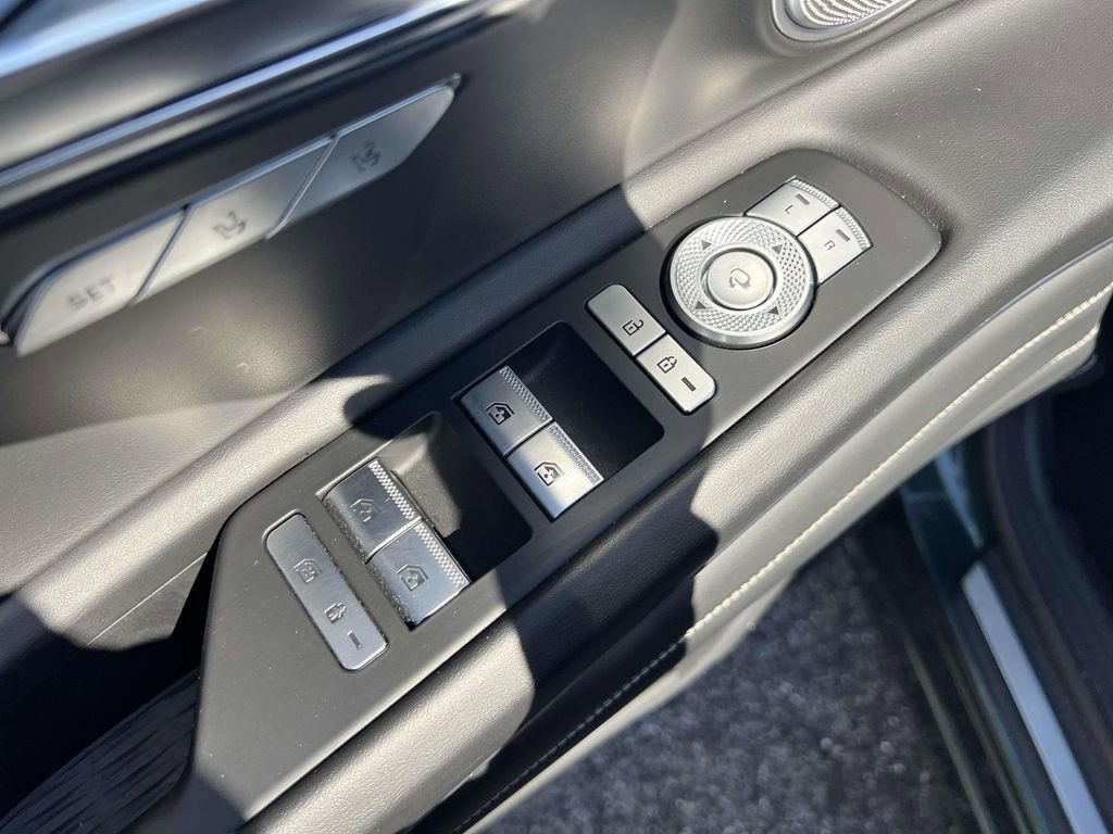 Certified 2023 Genesis GV80 2.5T w/ Prestige 20" Package image 17