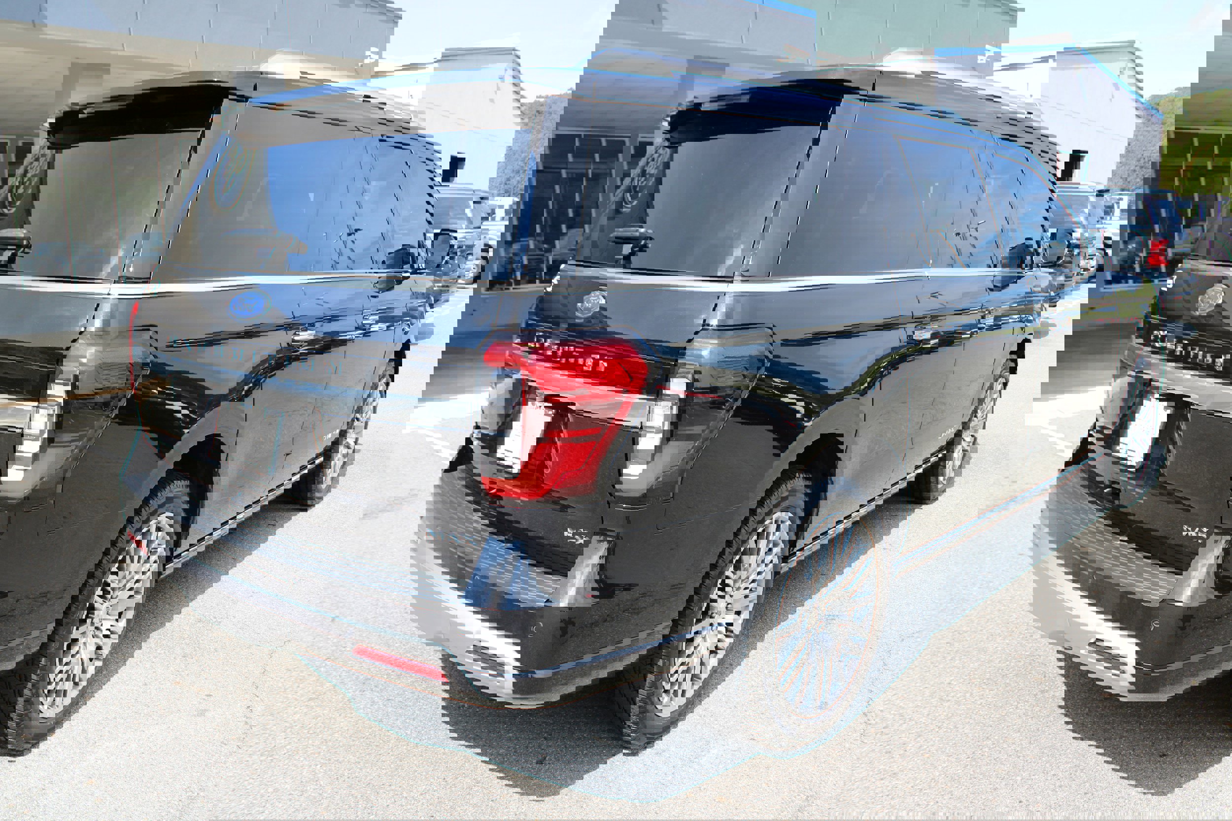 Used 2023 Ford Expedition Max Platinum image 3