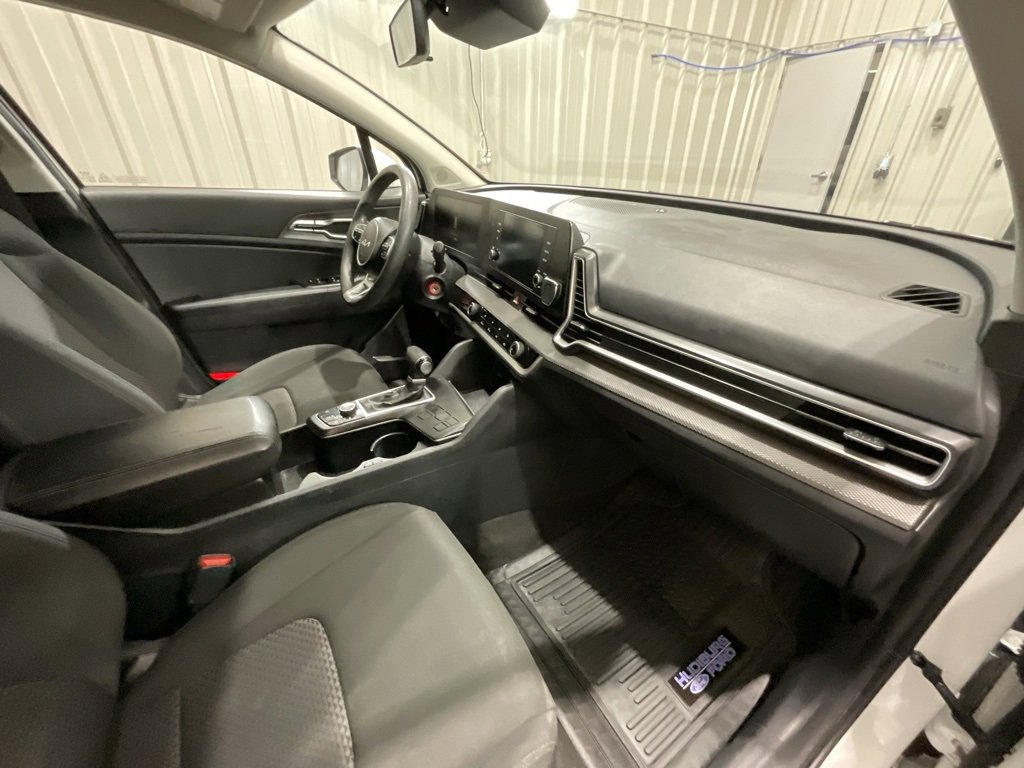 Used 2025 Kia Sportage LX image 13